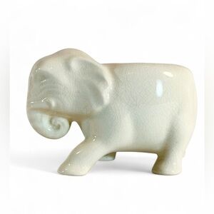 Elephant Pachyderm Figurine Planter/Vase circa 1960s white, Houseplants